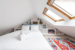 LE PETIT POSTEL joli duplex au pied du Thabor